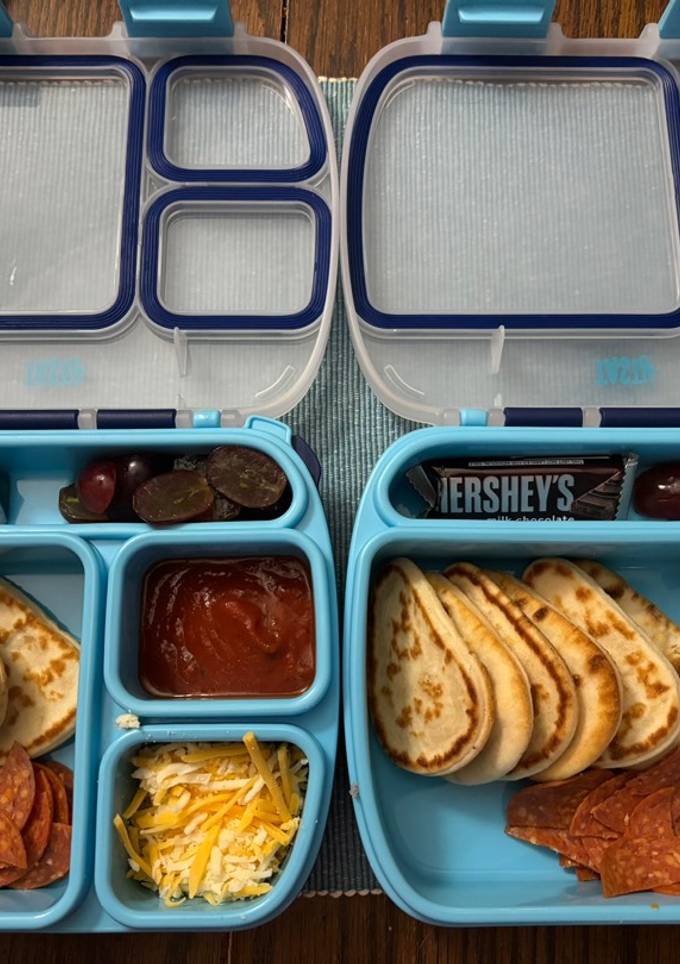 A picture of Pizza Lunchable bento box.