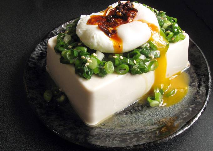 A picture of Cold Tofu & Egg with Spring Onion.