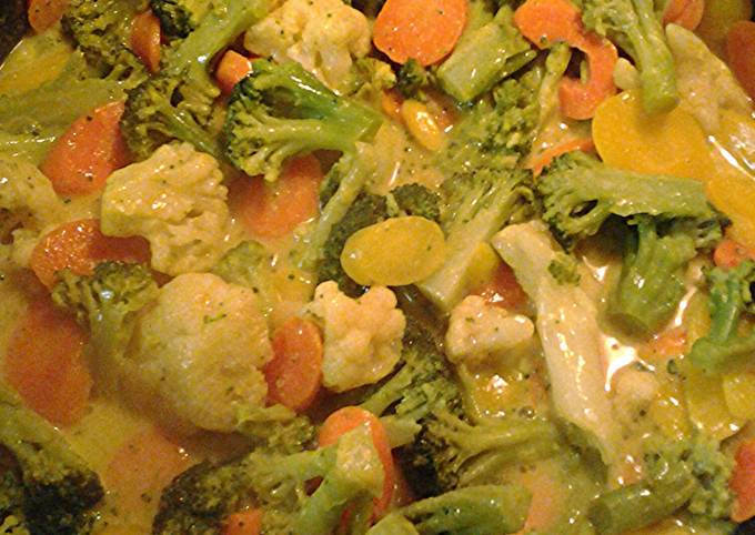 A picture of Vegetables and creamy turmeric sauce.