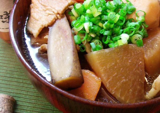 A picture of Filling Tonjiru (miso soup with pork and vegetables).