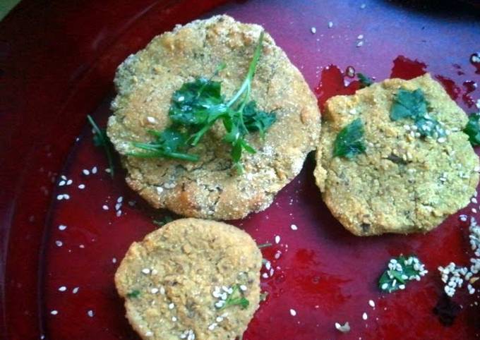 A picture of soy burger with vegetables sesame and parsley..