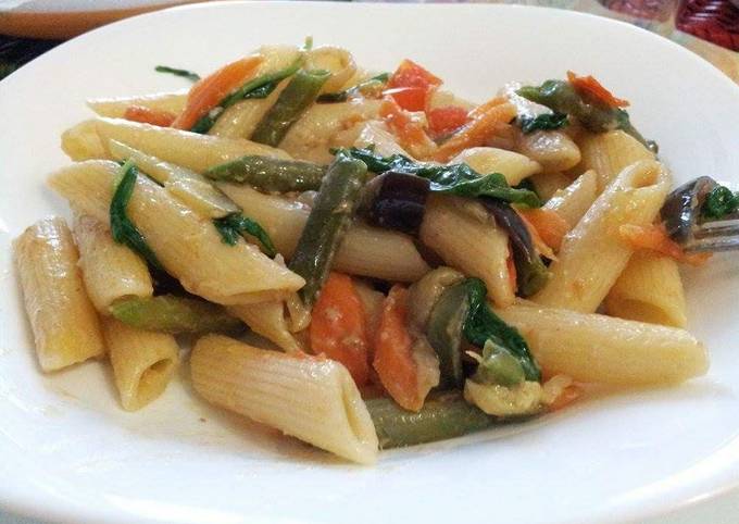 A picture of AMIEs PENNE with VEGETABLEs.