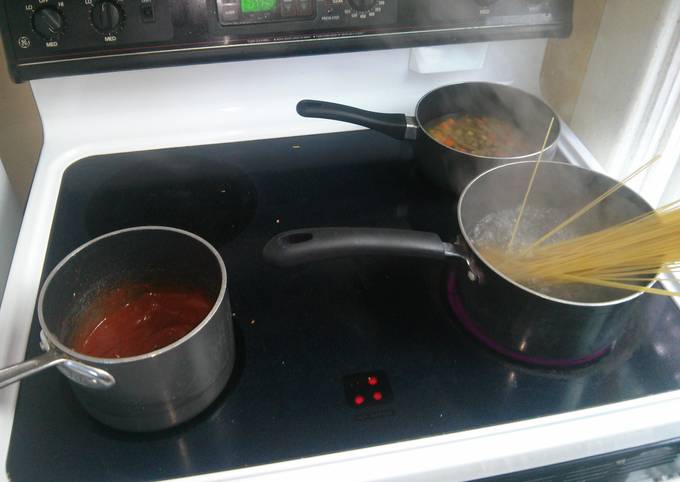 A picture of Spaghetti with Red Sauce and Chicken, Mixed Vegetables.