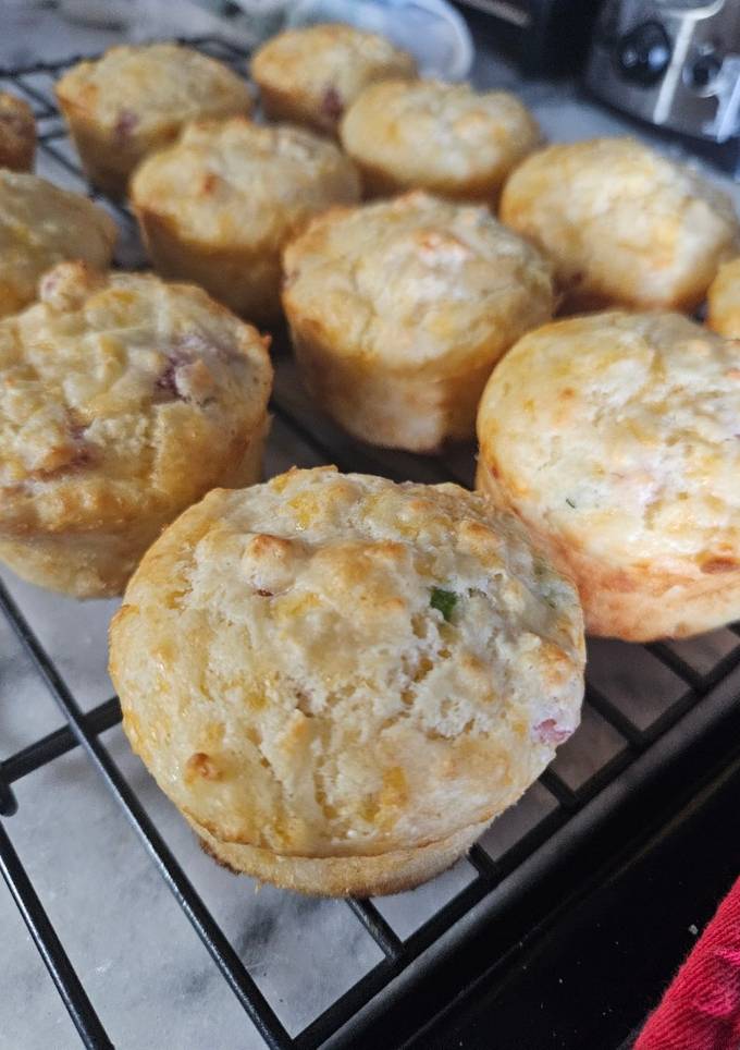 A picture of Ham & 3 Cheese Muffins.