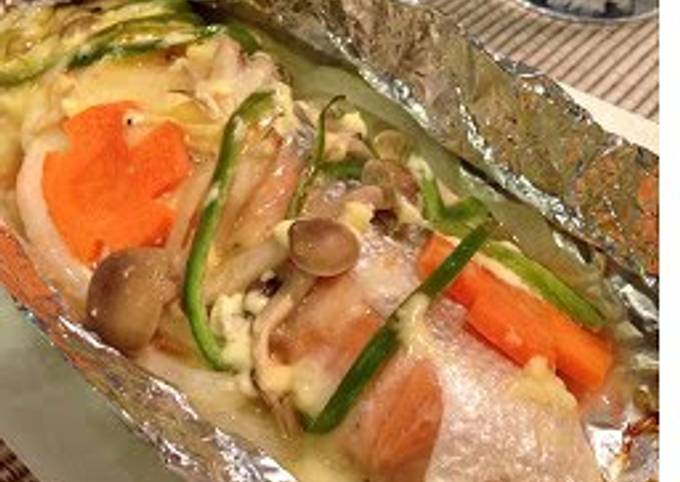 A picture of Baked Salmon and Vegetables in Foil.