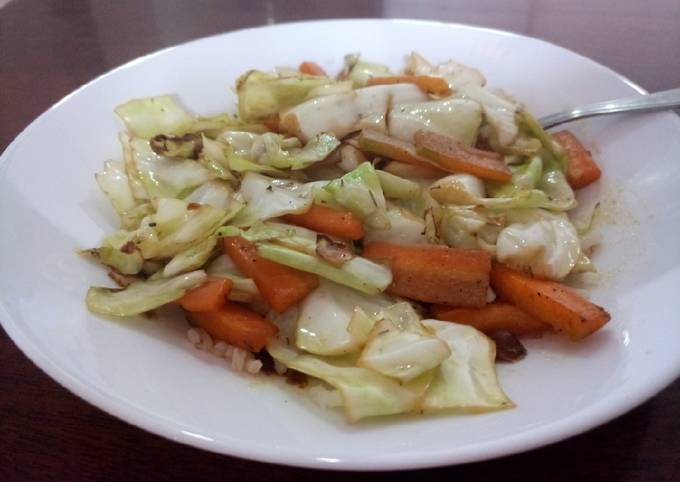 A picture of Crispy Cabbage salad.