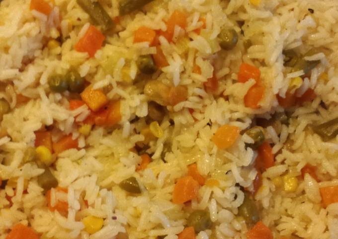 A picture of Rice with mix vegetables.