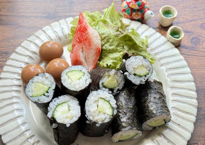 A picture of Cucumber Roll Sushi かっぱ巻き.