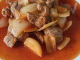 A picture of Meat with onions stew.