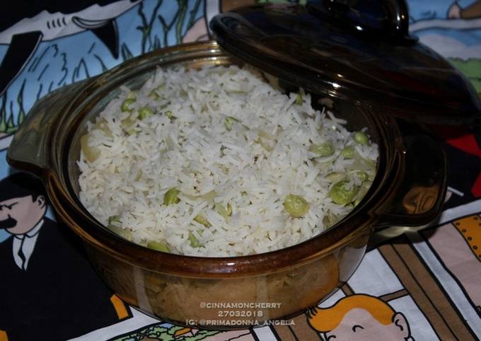 A picture of Steamed Rice with Edamame and Vegetable Stock (One Pot Recipe).