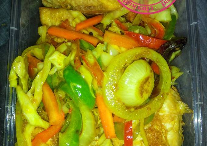 A picture of Awara and stir-fry vegetables.