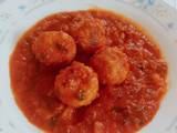 A picture of Meatballs in tomato sauce.