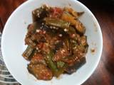 A picture of Brinjals and okra curry.