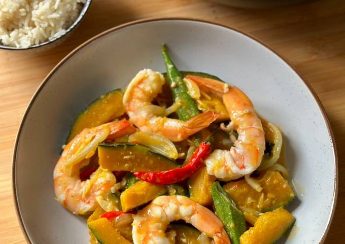 A picture of Kabocha with King Prawns, Coconut Milk & Okra.