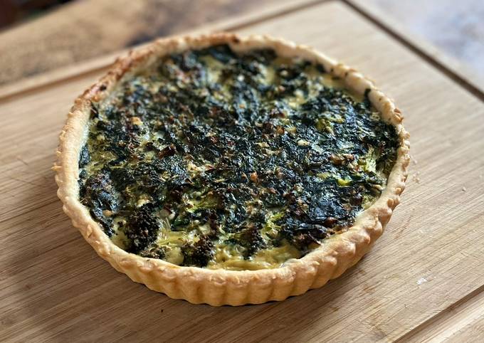 A picture of Broccoli, feta and spinach quiche.