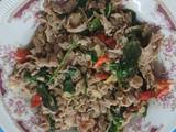 รูปของ ผัดกะเพราสันคอหมูสไลซ์