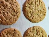 A picture of Oatmeal peanut butter cookies.