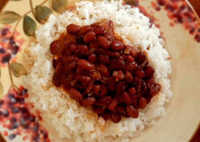 A picture of Red beans in tomato soup.