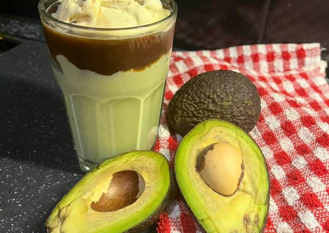 A picture of Avocado Coffee with Rum Raisins Ice cream.