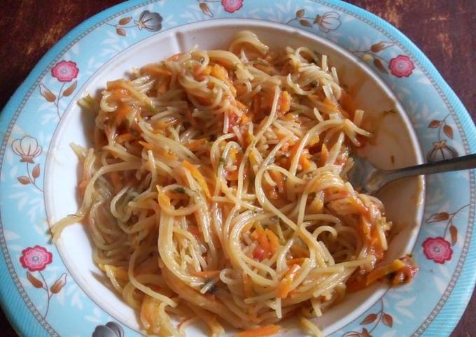 A picture of Spaghetti with vegetables.