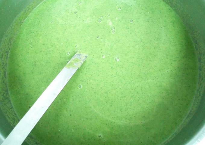 A picture of Spinach and vegetables soup.