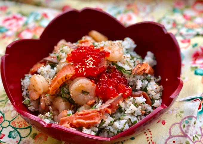 A picture of Mixed Sushi Rice with Green Vegetables.