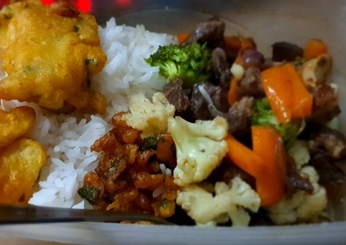 A picture of Beef & vegetables stir-fry.