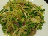 A picture of Steamed cabbage and peas #4weekschallenge.