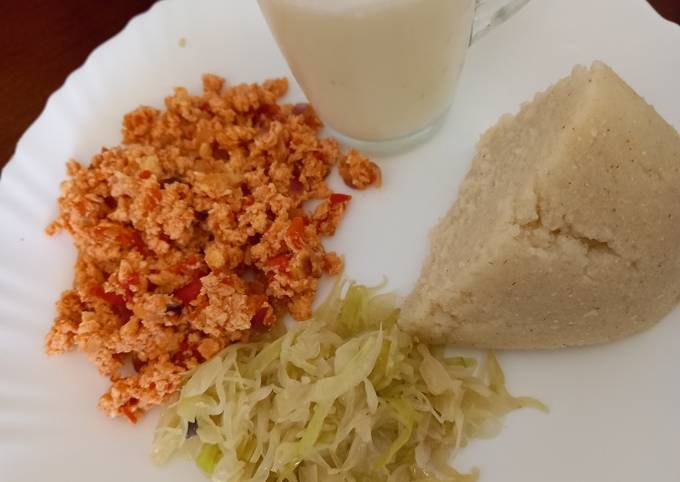 A picture of Ugali cabbage and fried eggs.