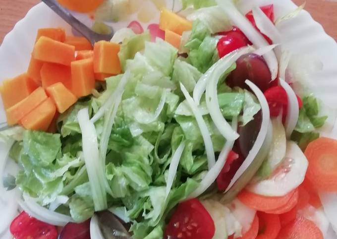 A picture of Fruits and vegetables salad #themechallenge.