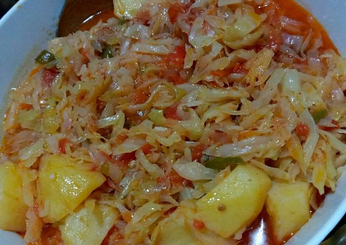 A picture of Stewed cabbage.