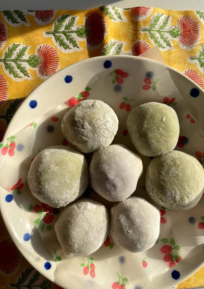 รูปของ โมจิสองรส🍠🥜🍡Mochi 🍡(with matcha peanut🍵 🥜paste and purple potato paste🍠🥛)