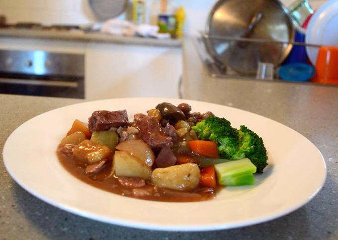 A picture of Slow cooker beef and vegetables.