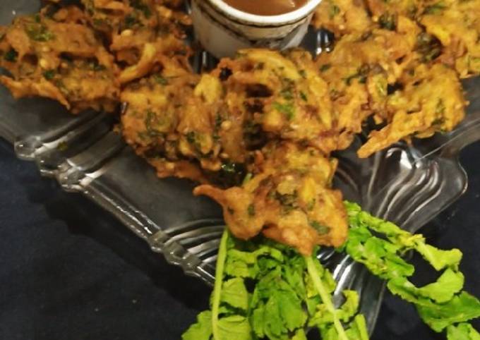 A picture of Mix vegetable pakora.