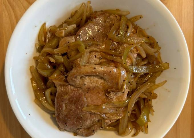 A picture of Pork Chop with Onion Sauce 洋蔥汁煎豬扒.