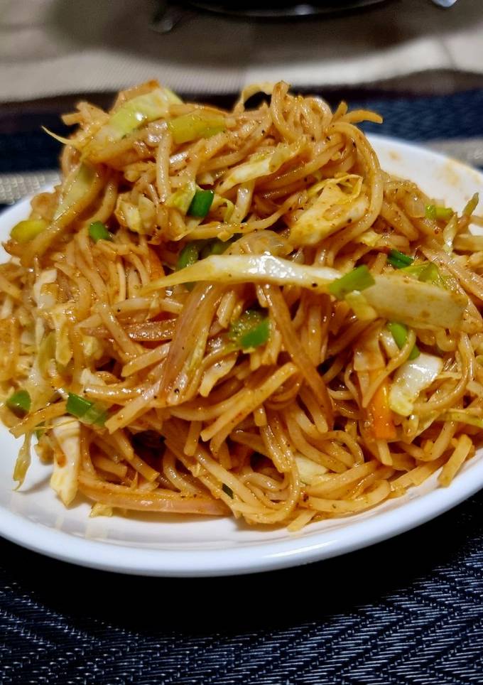 A picture of Chow mein.