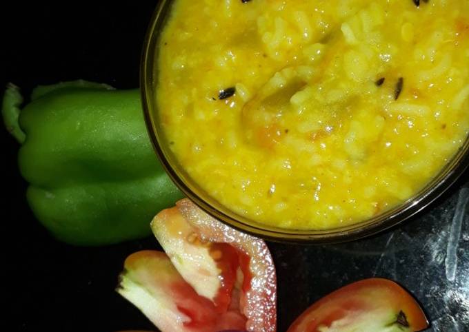 A picture of Vegetables khichdi for baby.