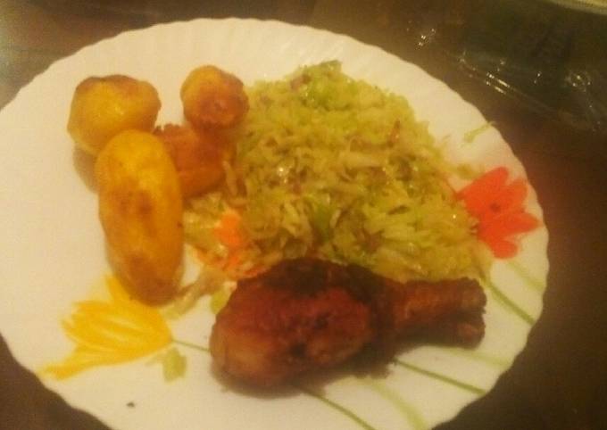 A picture of Fried potatoes + fried chicken drumsticks+steamed cabbages.