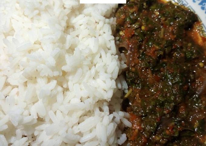 A picture of White rice nd vegetable sauce.