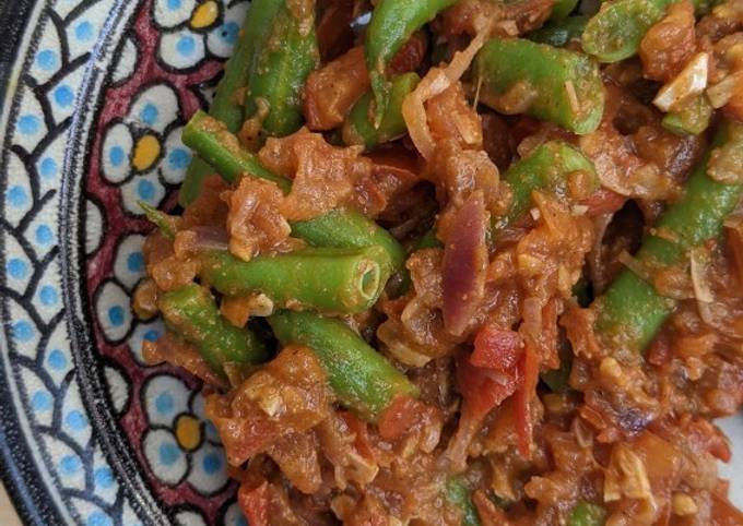 A picture of Green beans (cumin, tomato + garlic).