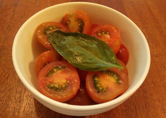 A picture of Marinade cherry tomatoes.