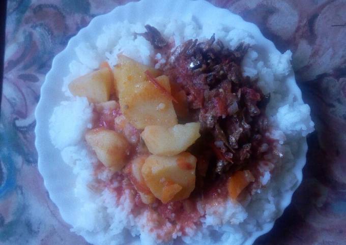 A picture of White rice, omena and tomato and potato soup.