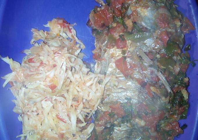 A picture of Wet fried fish with cabbage #4weekschallenge#.