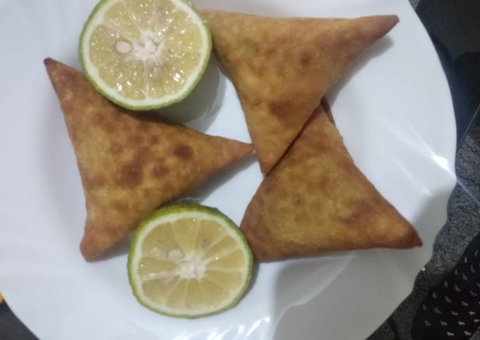 A picture of Vegetable Samosa.