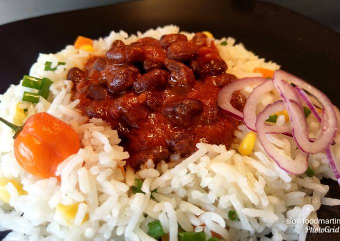 A picture of Njahi with mixed vegetable rice.