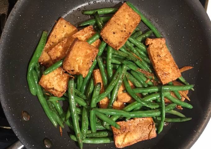 A picture of Tofu and vegetables stir fry.