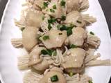 A picture of Stuffed Wings with Enoki mushroom.