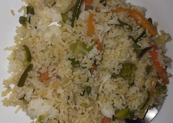 A picture of Vegetable stir fried rice #creativerice.