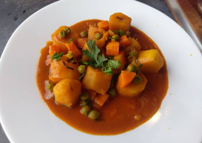 A picture of Vegetable sambar.