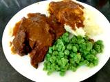 A picture of My Braising Steak in Onion Gravy with Mashed Potato & Peas 😍.